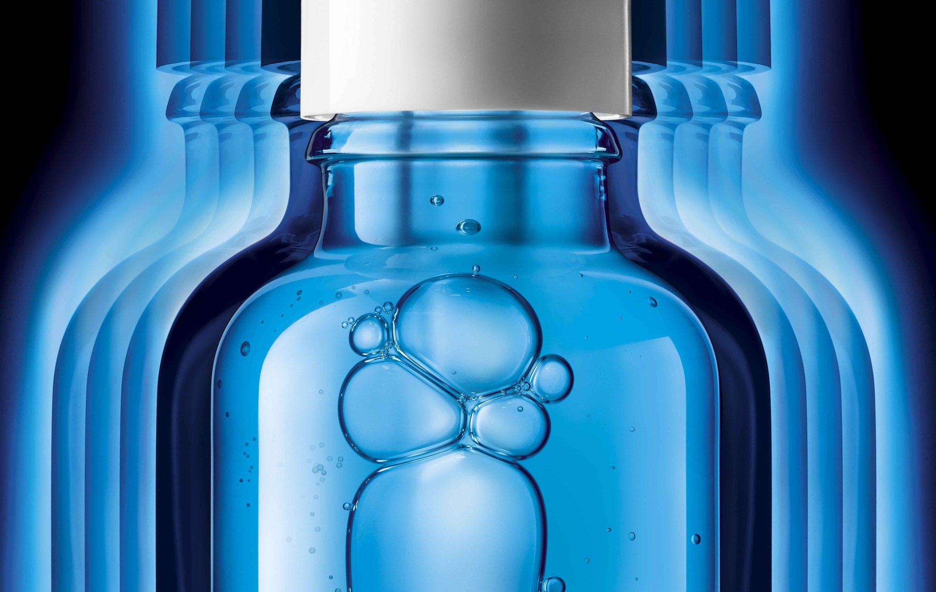 LrpHyaluB5Serum2023_GrosPlan4RGB-vitrineNewjuillet2023 1